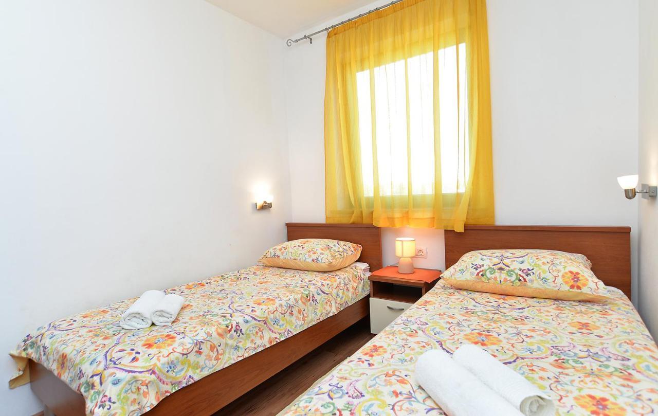 Apartment Jadranko 1761 Peroj Extérieur photo