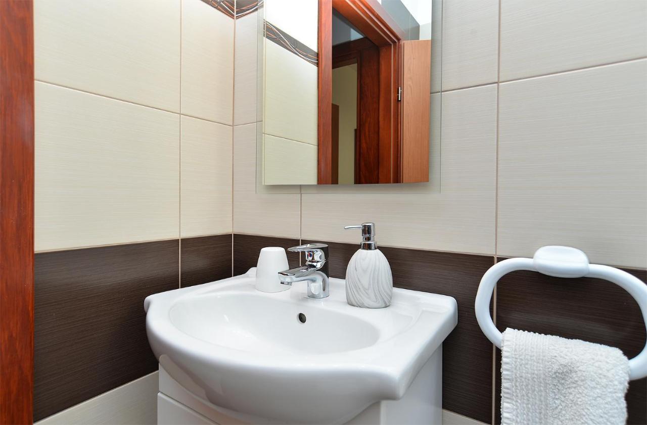 Apartment Jadranko 1761 Peroj Extérieur photo