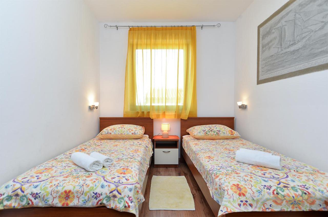 Apartment Jadranko 1761 Peroj Extérieur photo