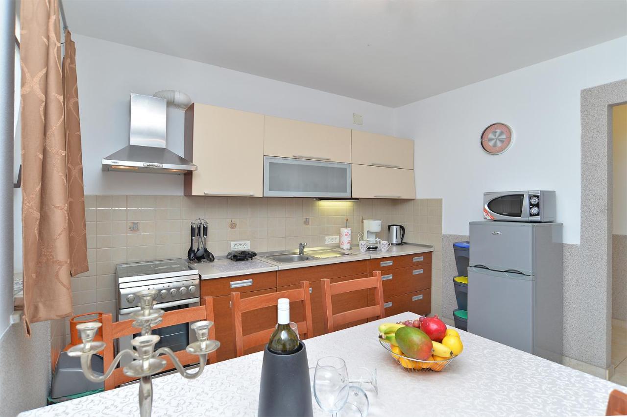 Apartment Jadranko 1761 Peroj Extérieur photo