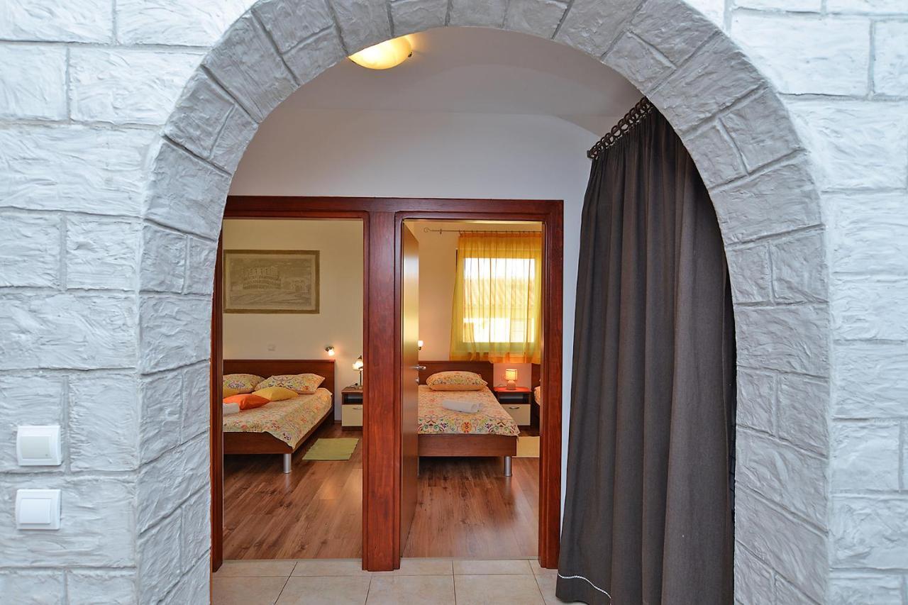 Apartment Jadranko 1761 Peroj Extérieur photo