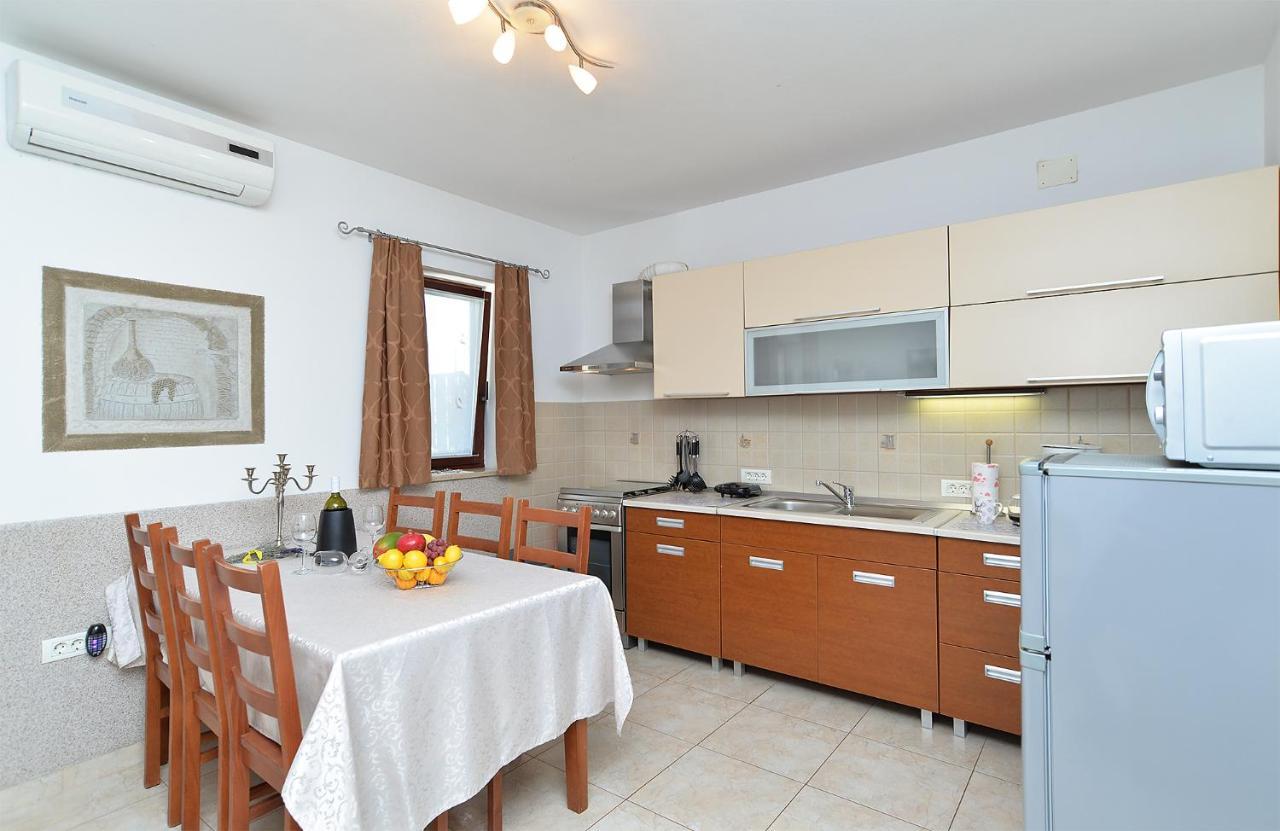 Apartment Jadranko 1761 Peroj Extérieur photo
