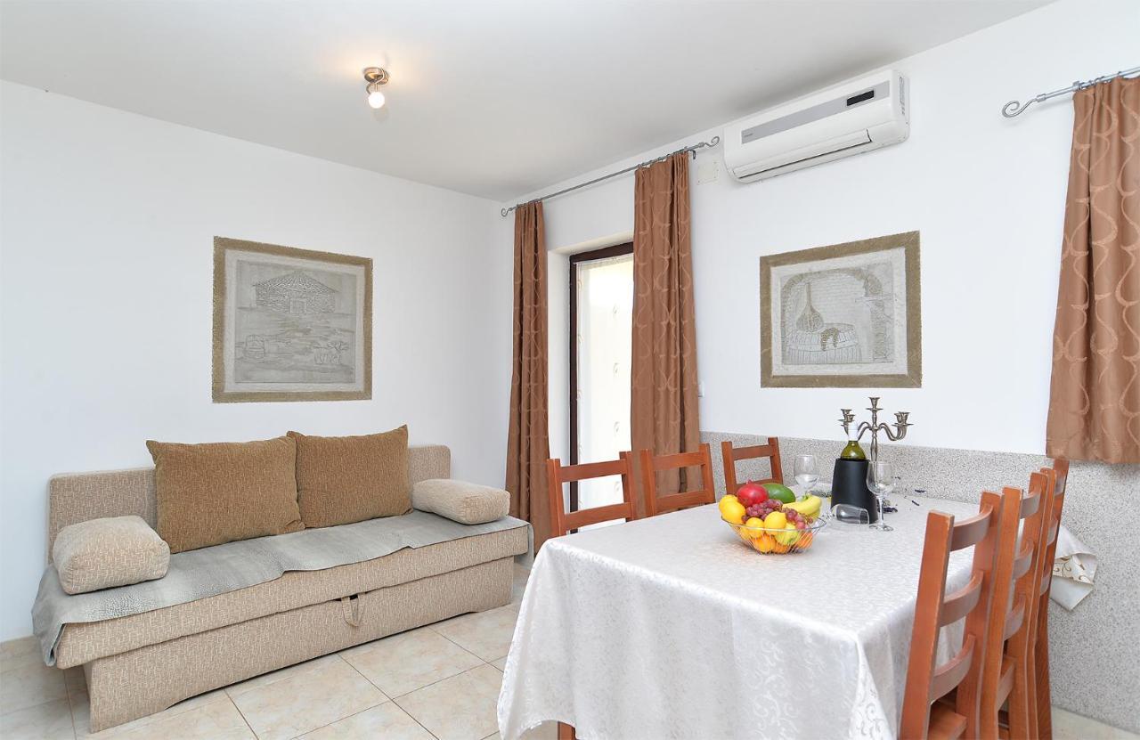 Apartment Jadranko 1761 Peroj Extérieur photo